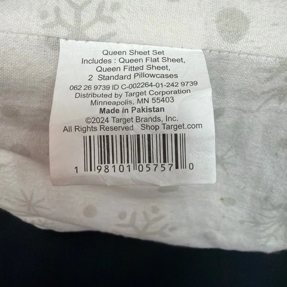 NEW THRESHOLD White and Gray‎ Snowflake Holiday SHEETS QUEEN